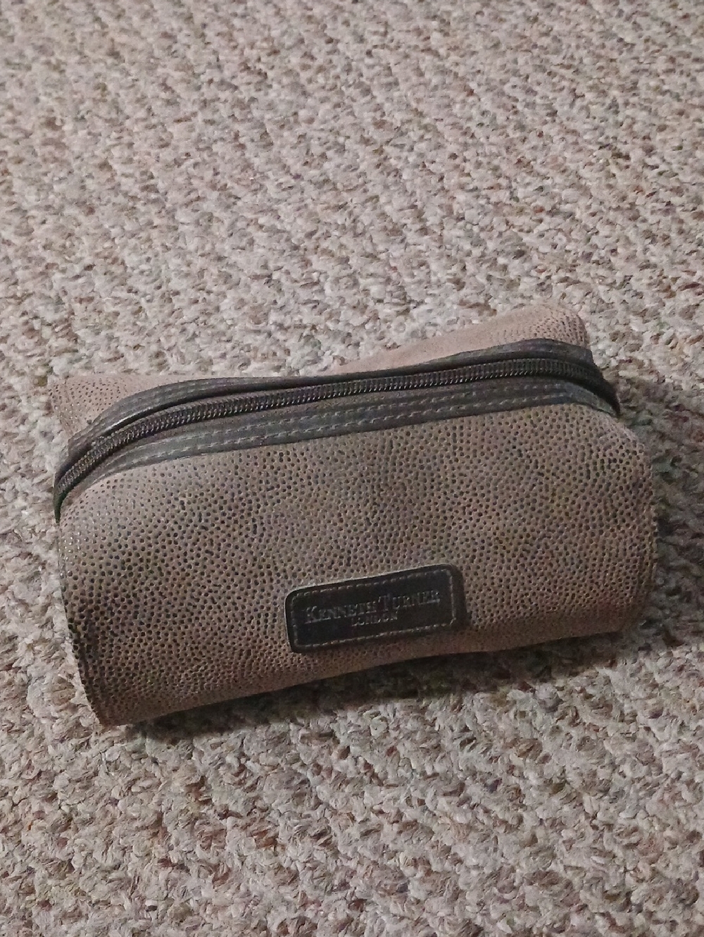 Kenneth Cole Reaction tan textured leather toiletry kit Bag